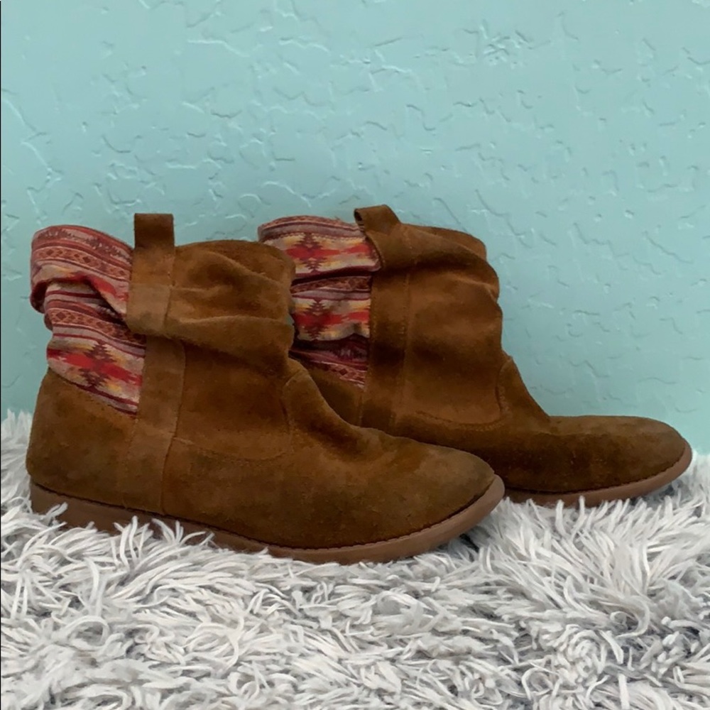 Toms suede boots